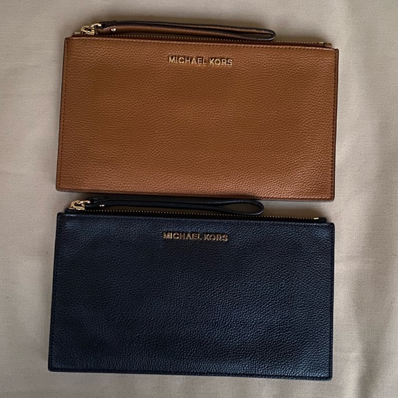 MICHAEL KORS Black & Brown/Tan Leathers Wristlets - Picture 5 of 7